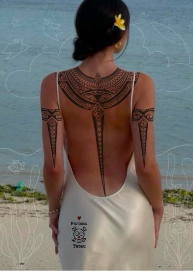 Ein großflächiges Freehand-Rückentattoo für eine Frau, die ihre Kraft und Schönheit sichtbar ausdrücken möchte